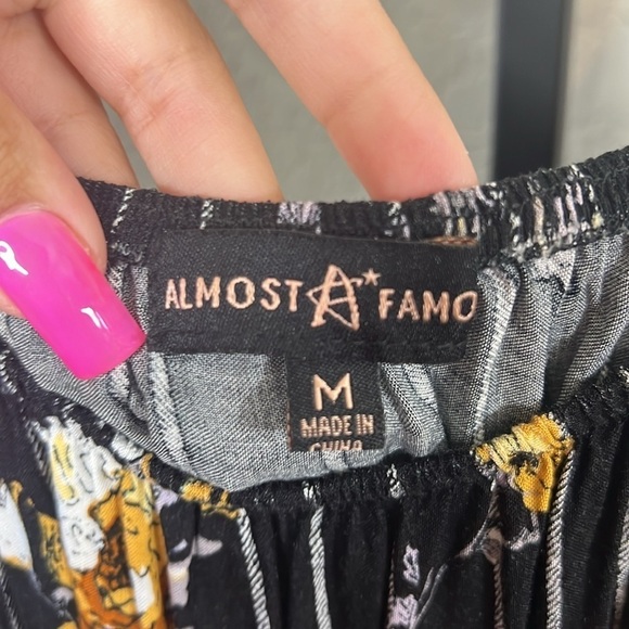 268 - Almost Famous NWOT Black/Yellow Floral Size Medium - Picture 2 of 5